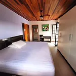 CASA AMARELA UBATUBA ii